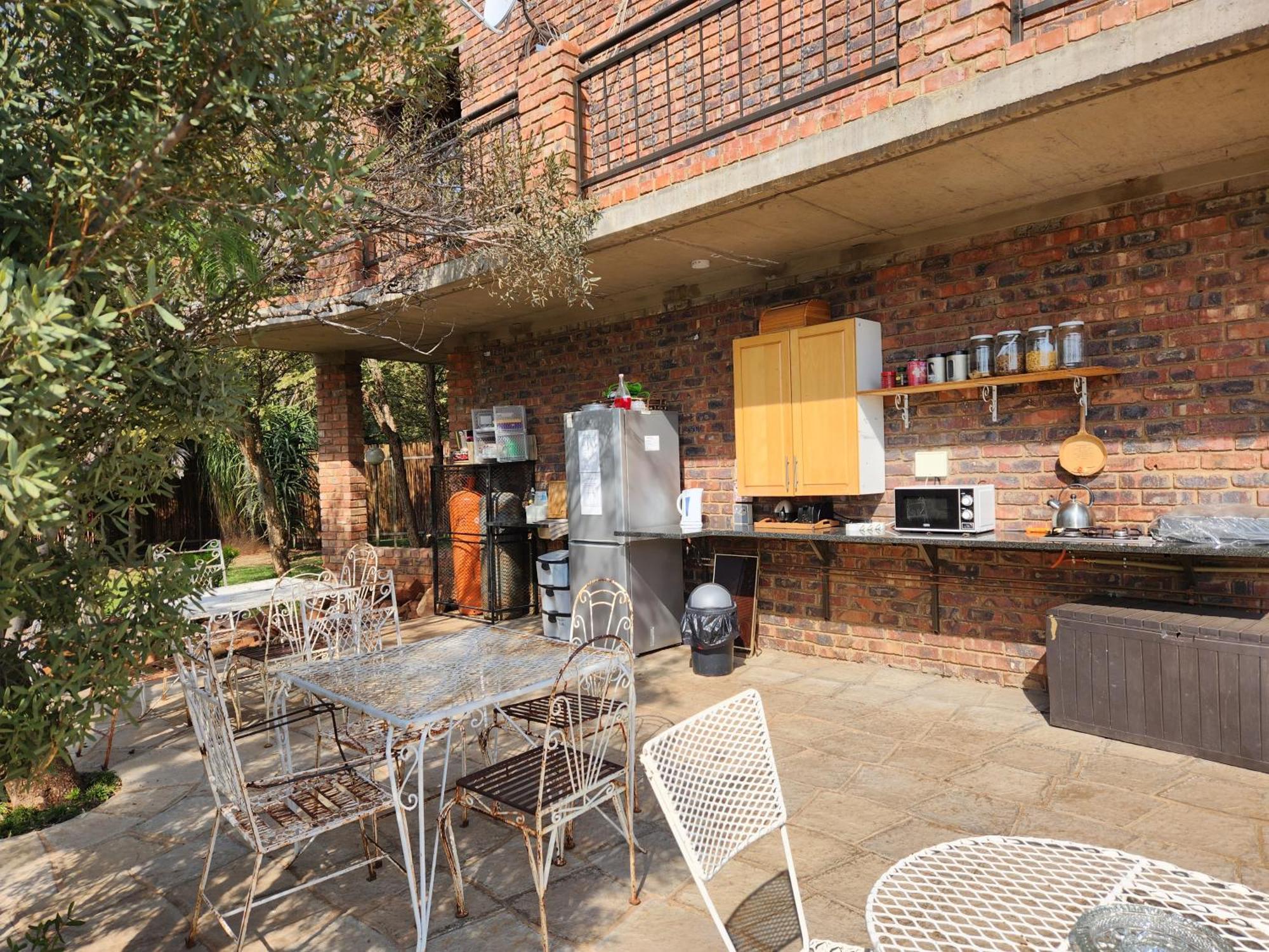 Pretoria-Noord Suikerbosrant Sleep And Go Bed & Breakfast エクステリア 写真