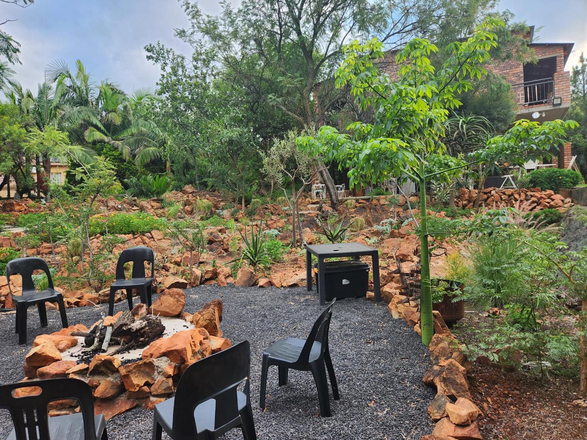 Pretoria-Noord Suikerbosrant Sleep And Go Bed & Breakfast エクステリア 写真